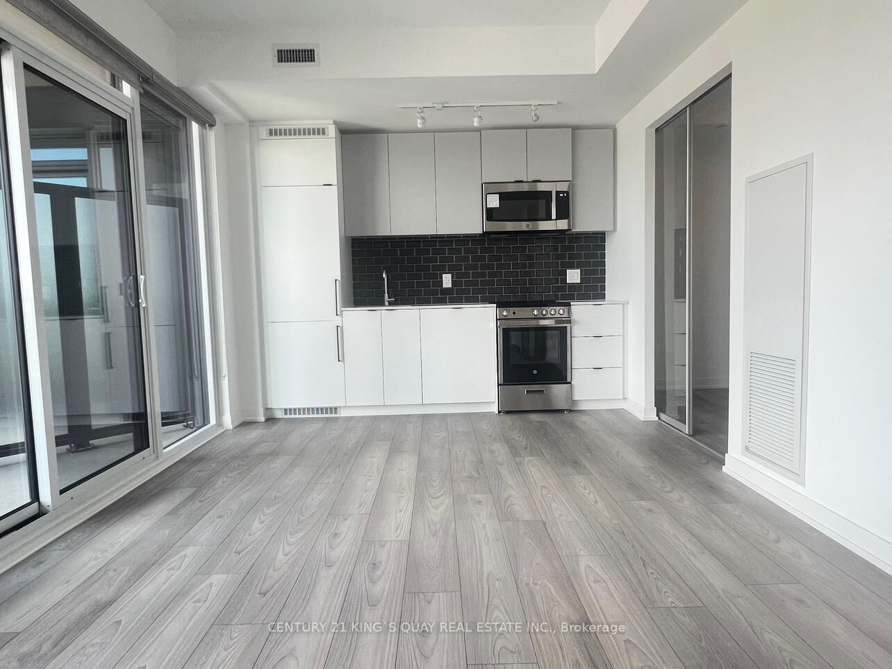 Property Photo: 285 Dufferin Street 903 ON M6K 0J2