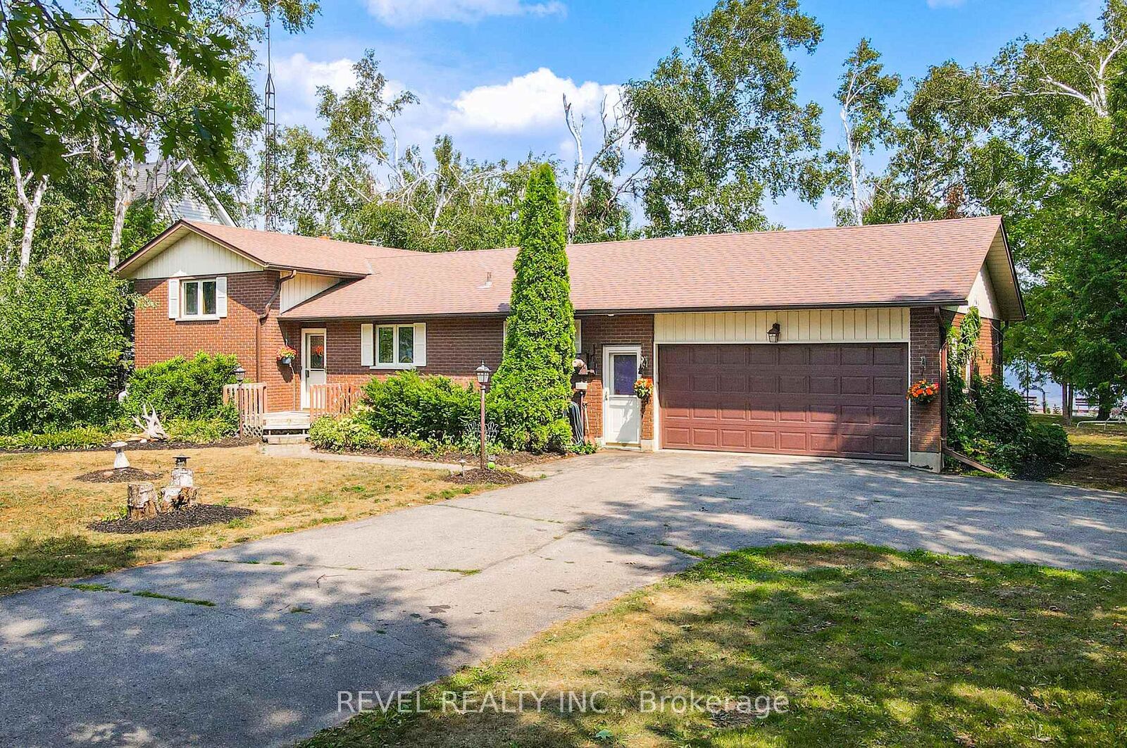 Property Photo: 126 Pinewood Boulevard ON K0M 2T0
