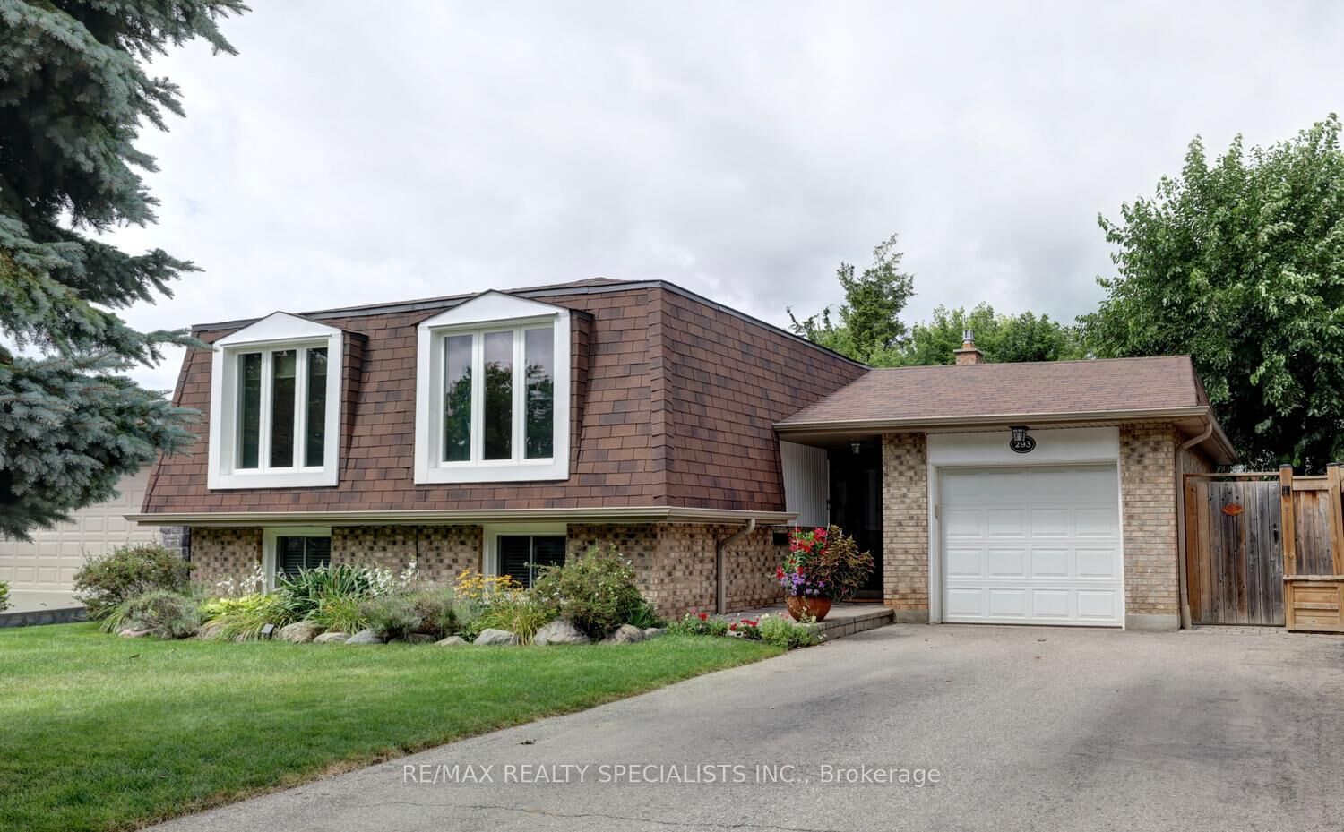 Property Photo: 293 Louis Drive ON L5B 1Z2