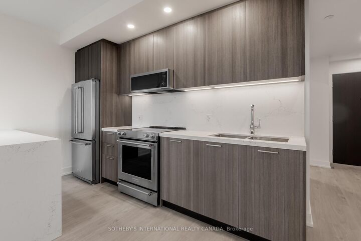 Property Photo: 31 York Garden Way 1003 ON M6A 2V1