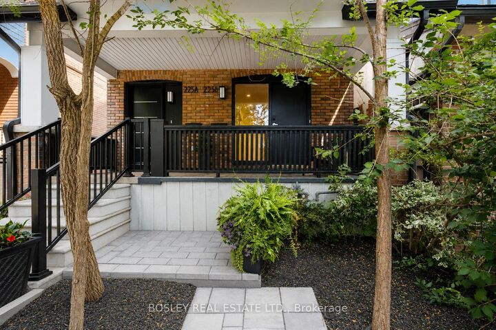 Photo de la propriété:  225 Gainsborough Road A  ON M4L 3C7 