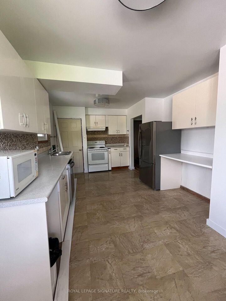 Property Photo:  154 Weber Street N Main  ON N2J 3H1 
