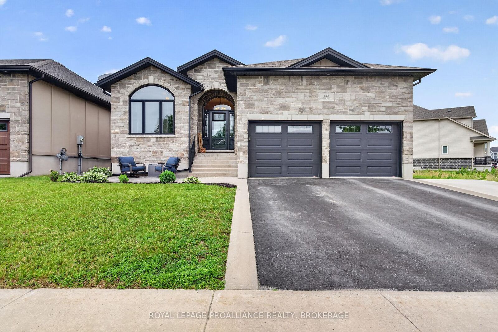 Property Photo:  142 Gildersleeve Boulevard  ON K0H 1G0 
