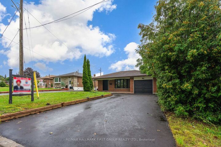 Property Photo: 969 Applegrove Avenue ON L1H 1S5