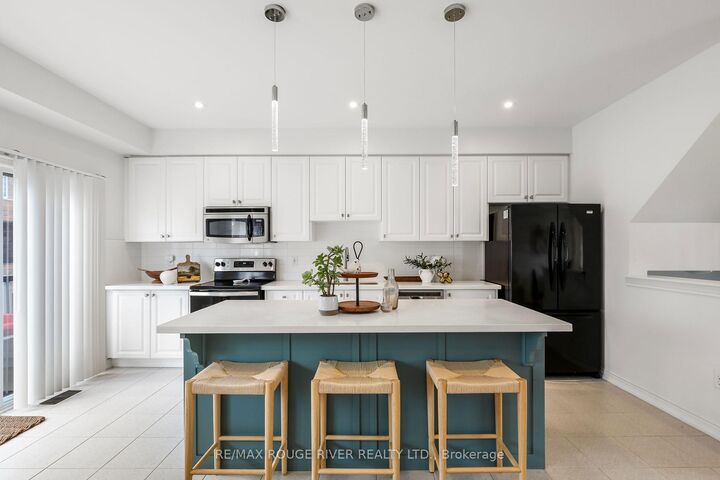 Property Photo: 17 Devineridge Avenue ON L1Z 0T1