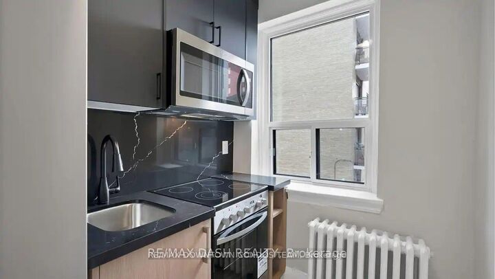 Property Photo:  50 Raglan Avenue 5  ON M6C 2L1 