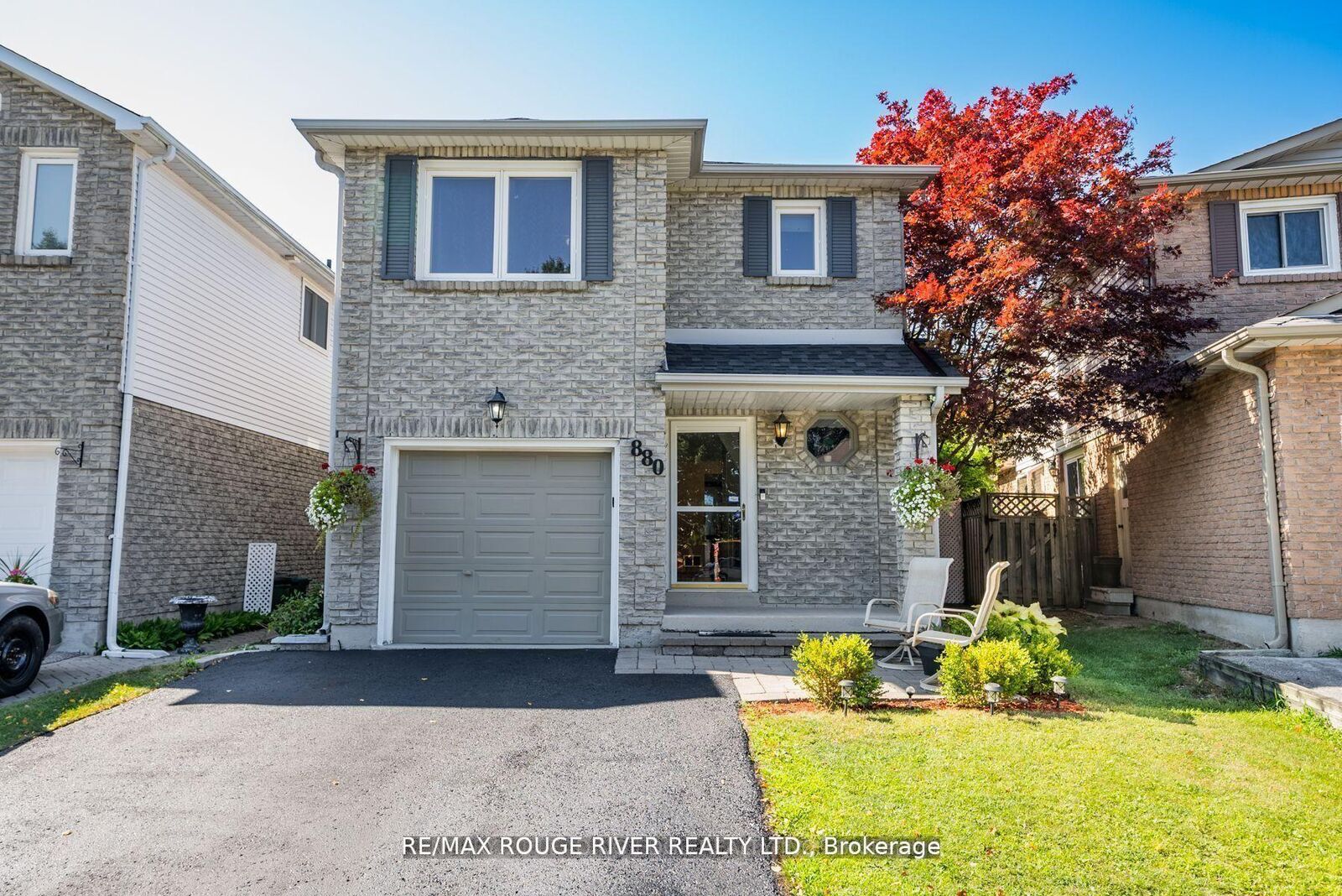 Property Photo: 880 Castlegrove Avenue ON L1J 7Y4