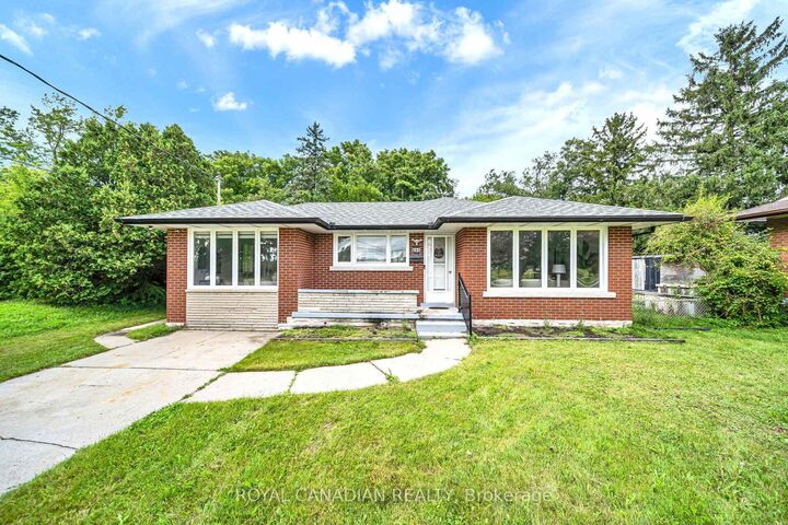 284 Cedar Crescent — photo 1