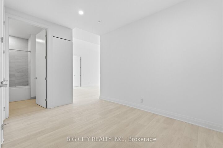 Property Photo:  25 Frederick Todd Way 213  ON M4G 0C9 