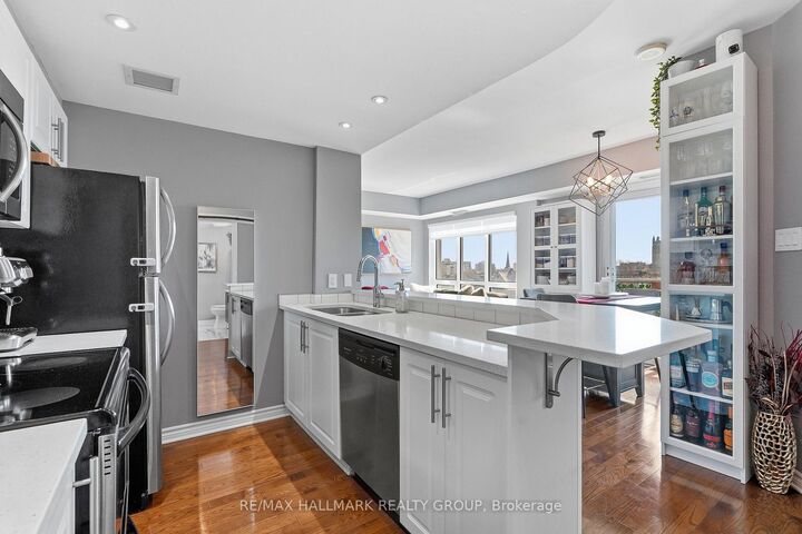 Property Photo: 200 Rideau Street 809 ON K1N 5Y1
