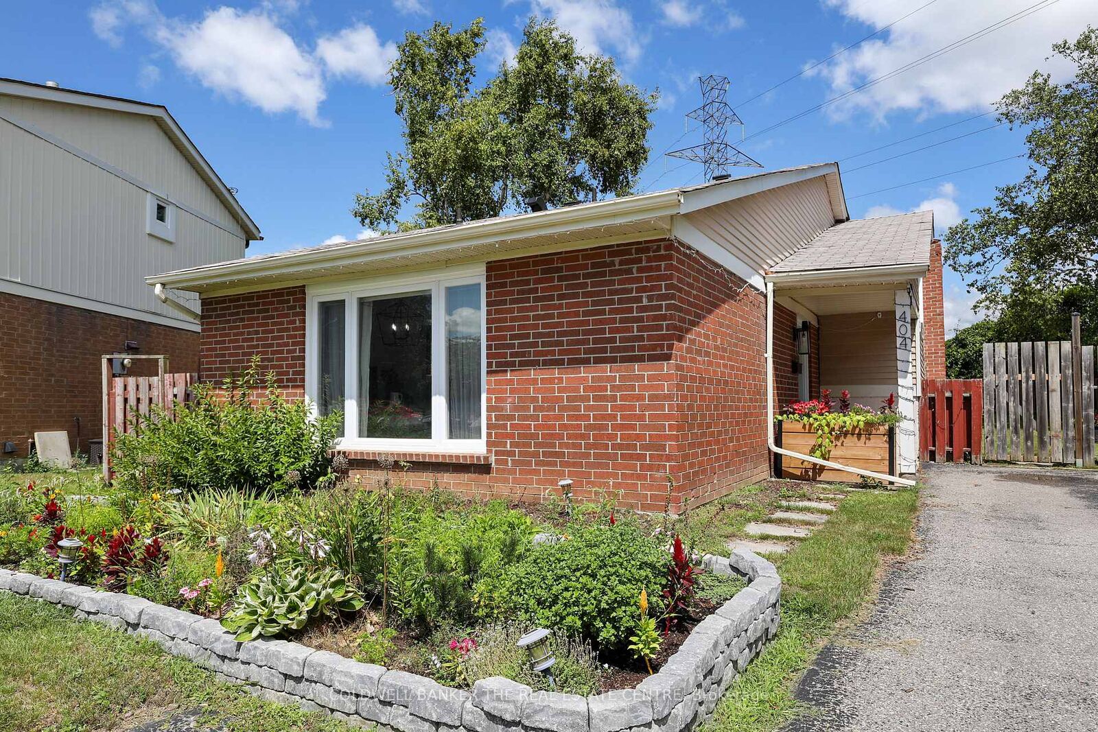 Property Photo: 404 Burnley Court ON L1G 7G6