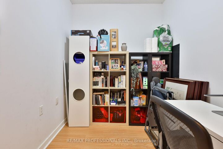 Property Photo: 85 Bloor Street E 1608 ON M4W 3Y1