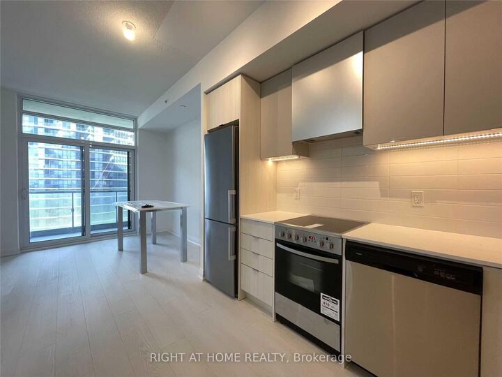 Property Photo:  30 Gibbs Road 3003  ON M9B 6L6 