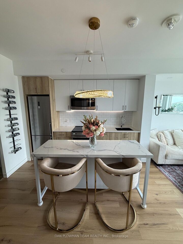 Property Photo:  1195 The Queensway N/A 405  ON M8Z 0H1 