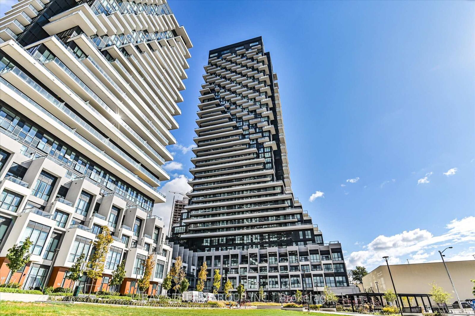 Property Photo:  30 Inn On The Park Drive 2707  ON M3C 0P8 
