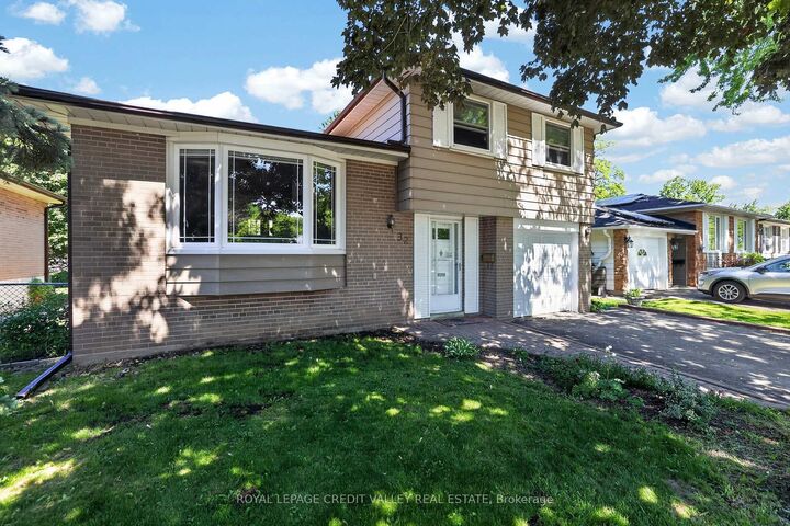 Property Photo: 32 Farmington Drive ON L6W 2V2