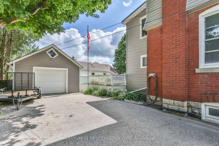 Property Photo: 308 Broadway Street ON N4G 3S1