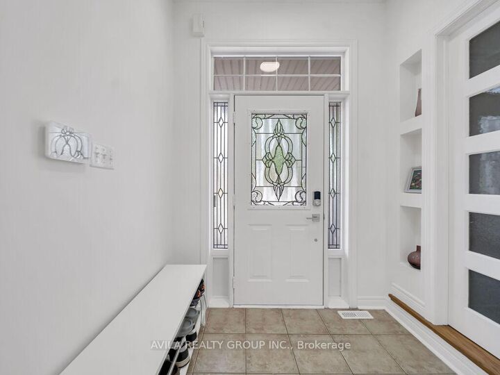 Property Photo: 104 Southlake Boulevard ON L6V 4P2