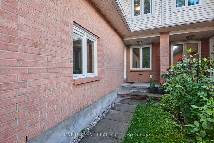 Property Photo: 70 Montana Way ON K2J 4M2