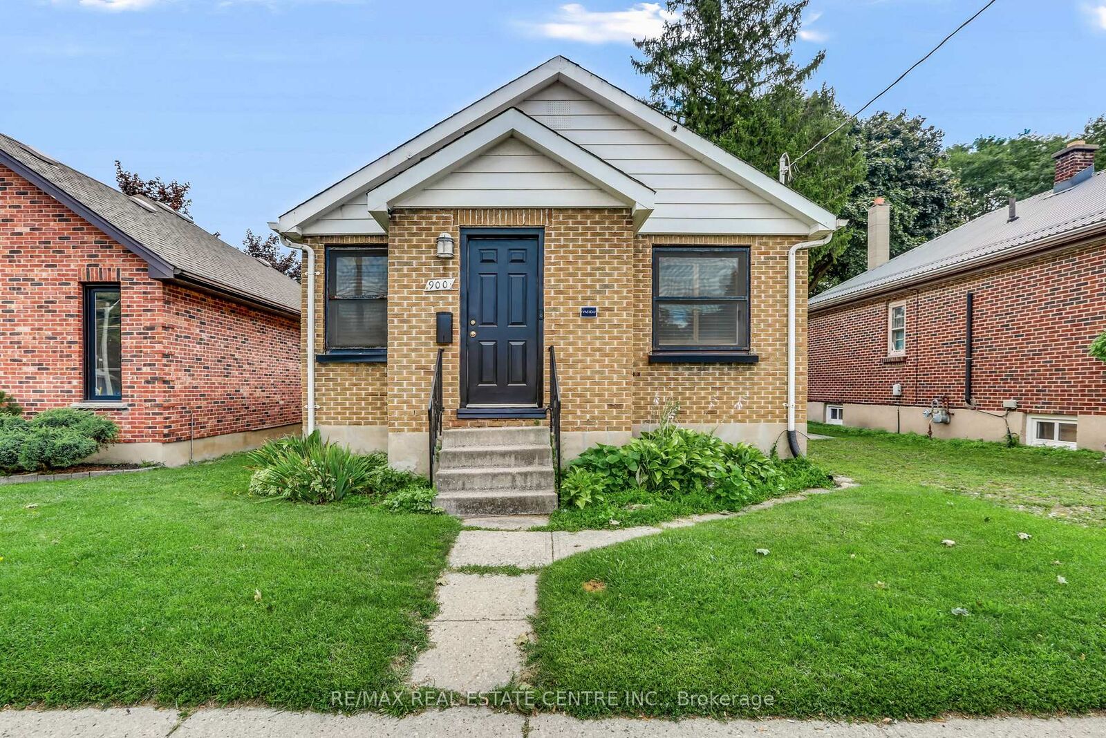 Property Photo: 900 Adelaide Street N ON N5Y 2M5