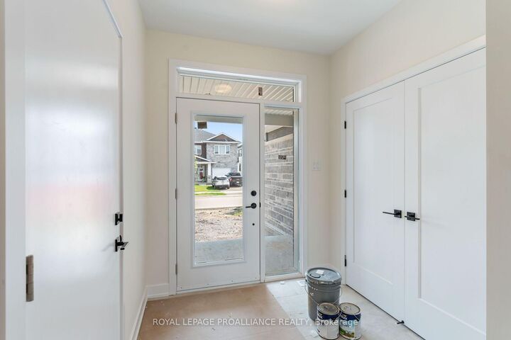 Property Photo:  1028 Moore Street  ON K6V 0H2 