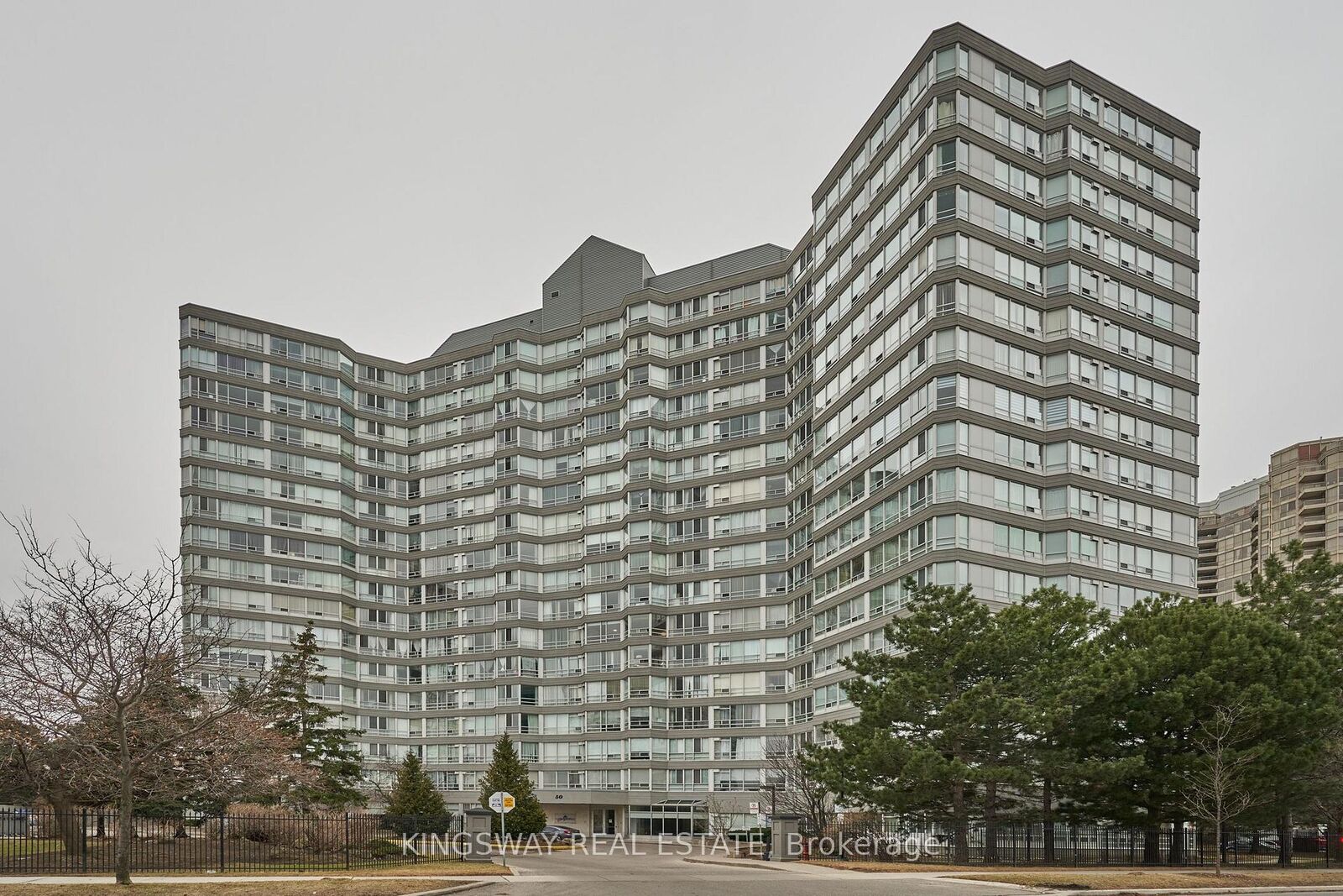 Property Photo: 50 Kingsbridge Garden Circle 510 ON L5R 1Y2