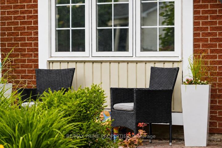 Property Photo:  1009 Driftwood Crescent  ON K1C 2N9 