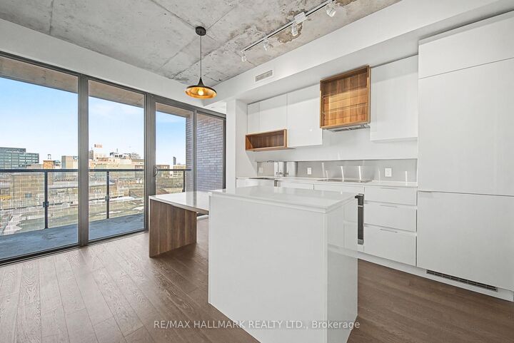 Property Photo:  383 Sorauren Avenue 609  ON M6R 0A4 