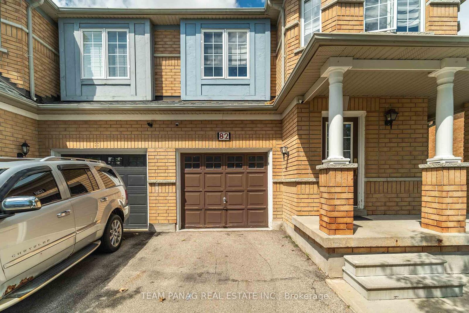 Property Photo: 82 Starhill Crescent ON L6R 2W1