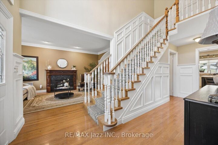 Property Photo: 140 Taylorwood Court ON L1G 7V7