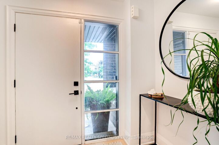 Property Photo:  423 Rockwell Common  ON L6H 0R7 