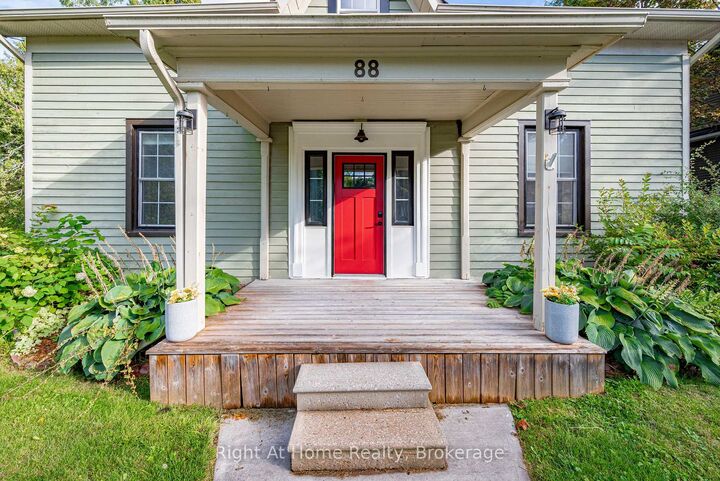 Property Photo:  88 King Street E  ON L0A 1G0 