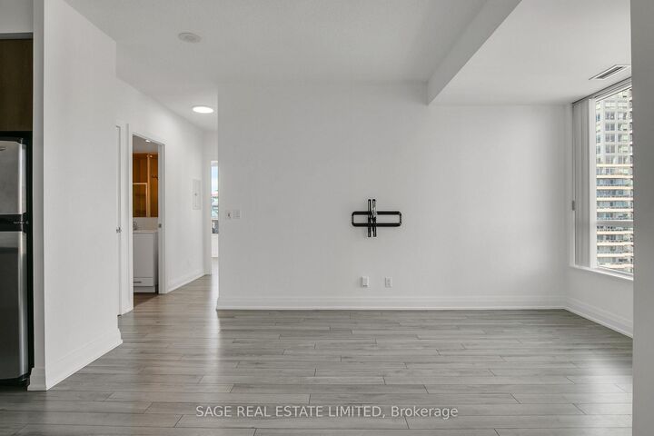 Property Photo:  120 Homewood Avenue 2104  ON M4Y 2J3 