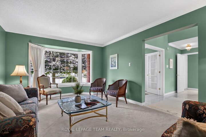 Property Photo: 19 Slade Crescent ON K2K 2L1