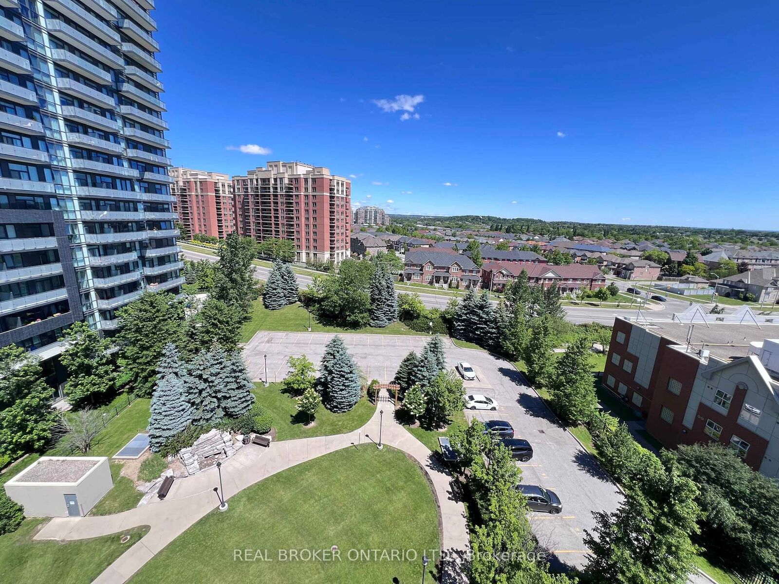 Property Photo:  185 Oneida Crescent 1016  ON L4B 0B1 