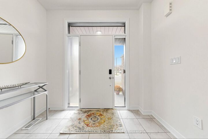 Property Photo:  1456 Rose Way  ON L9E 1V7 