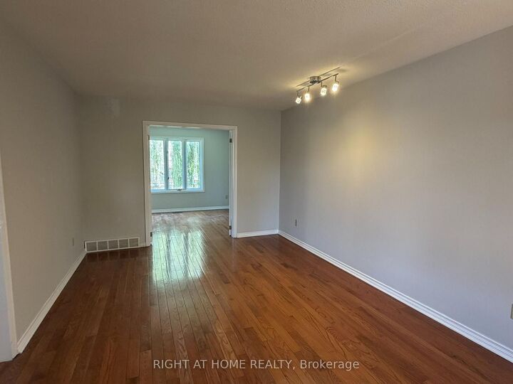 Property Photo: 1004 Aldersbrook Road ON N6G 4N5