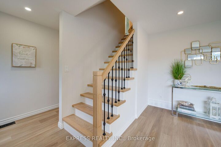 Photo de la propriété:  1162 Somerville Street  ON L1G 4K5 