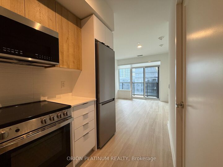 Property Photo:  5105 Hurontario Street 631  ON L4Z 0C9 
