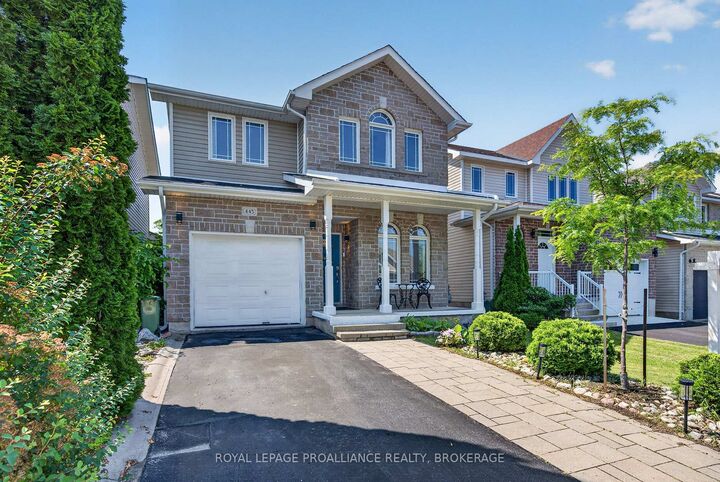 445 Maureen Street — photo 1