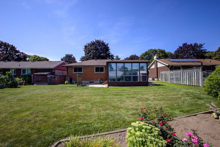 Property Photo:  52 Queenston Crescent  ON N2B 2V5 