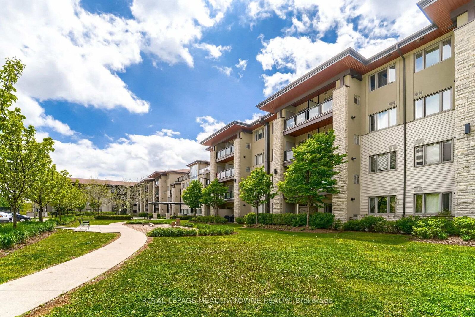 Photo de la propriété: 570 Lolita Gardens 119 ON L5A 0A1