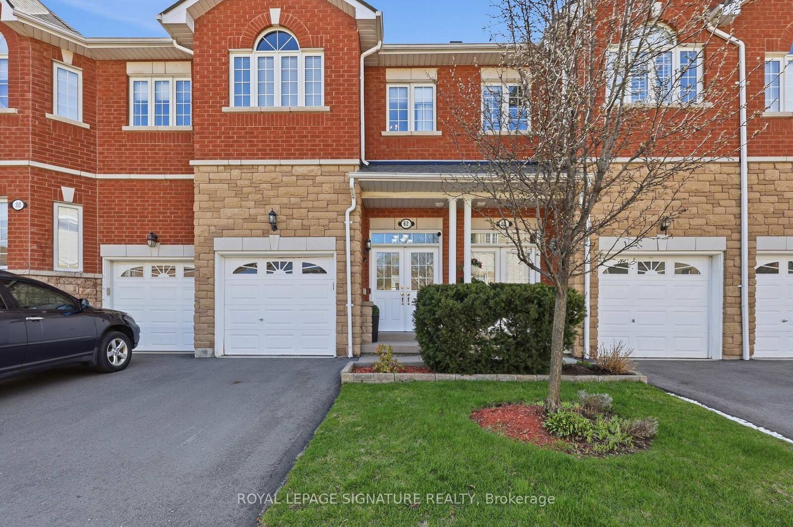 Property Photo: 470 Faith Drive 62 ON L5R 4E9
