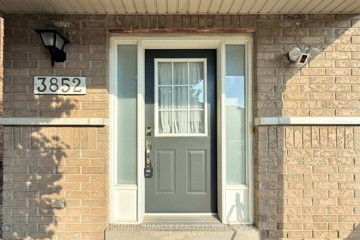 Property Photo: 3852 Brinwood Gate ON L5M 7H2