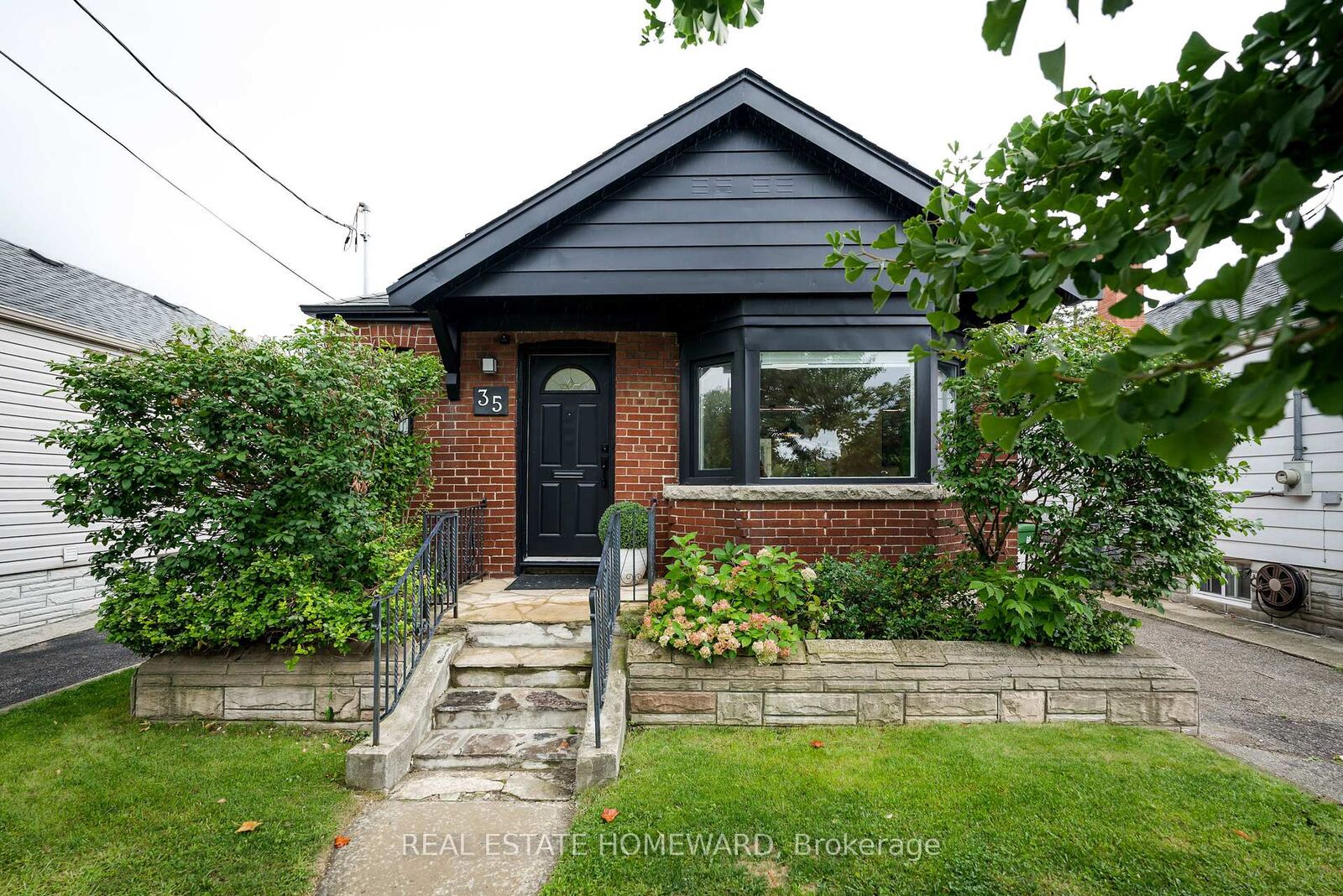 Property Photo: 35 Memorial Park Avenue ON M4J 2J7