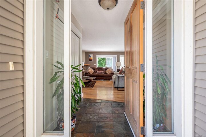 Property Photo: 4734 Vista View Cres BC V9V 1N8