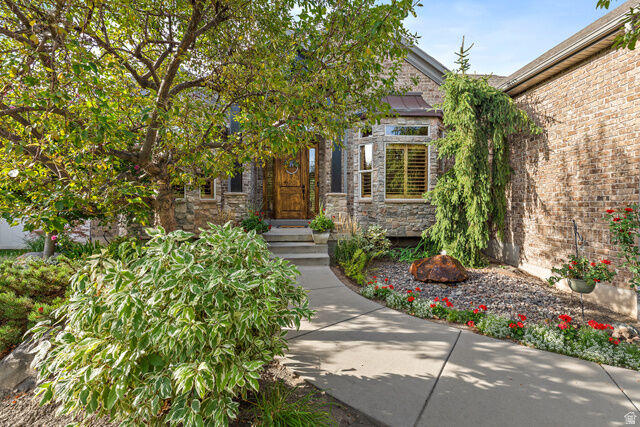 Property Photo:  552 E Johns Way S  UT 84070 