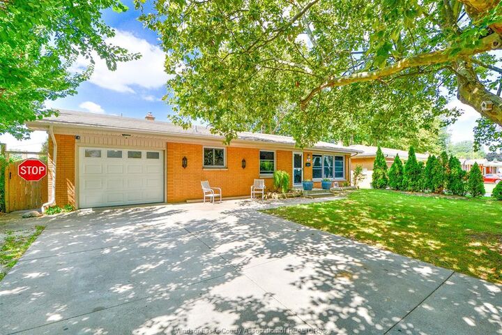 116 Queens Avenue — photo 1
