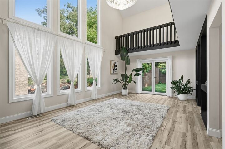 Property Photo:  1660 Queens Dr  PA 15129 