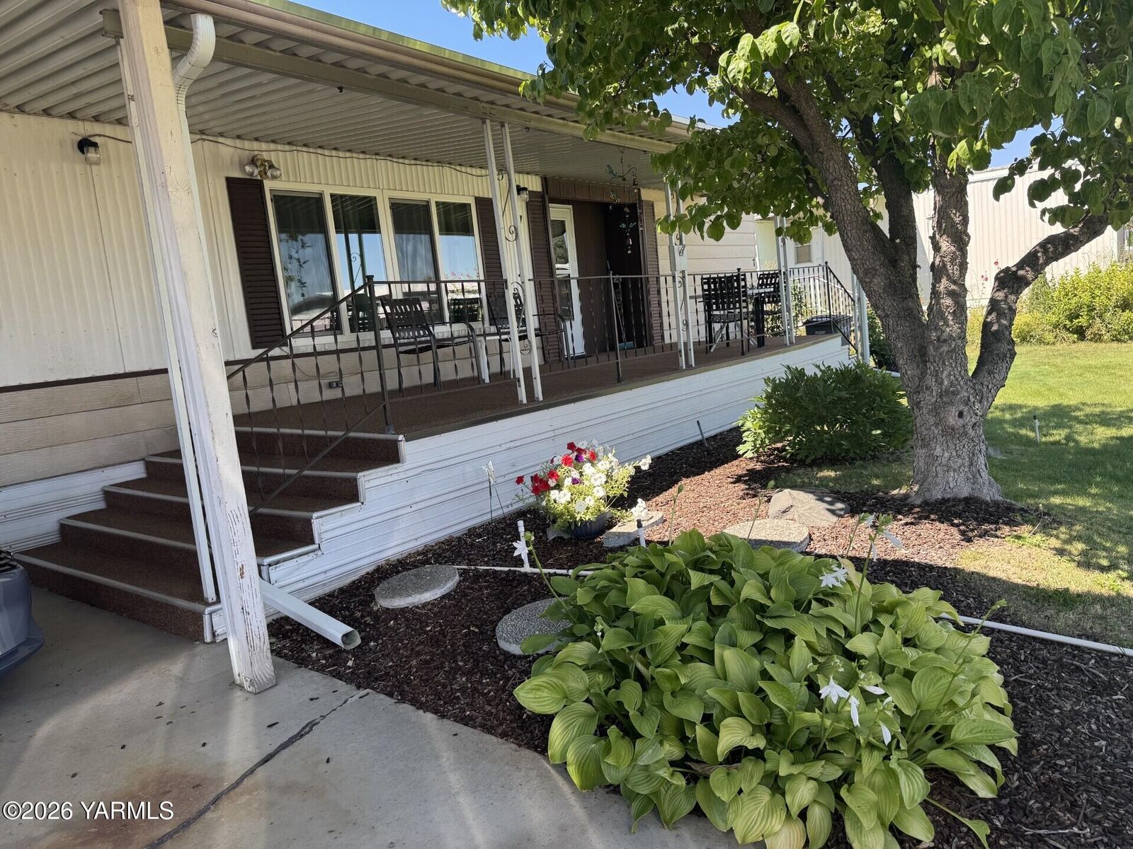 Property Photo: 55 W Washington Ave WA 98903